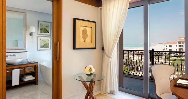 St Regis, Guest room, 1 King, Partial sea view, Balcony