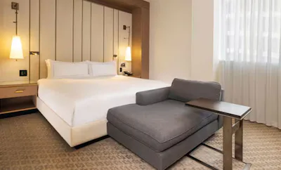 1K JACKSON STE MOBILITY/HEARING ACCESS TUB