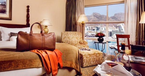 the-table-bay-hotel-cape-town-luxury-mountain-facing-king-room_891