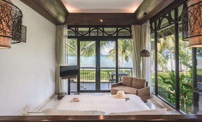 Deluxe Beachfront Villas