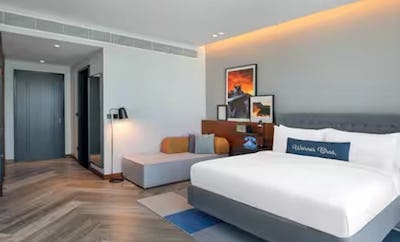 KING ARTIST ROOM WITH POOL VIEW