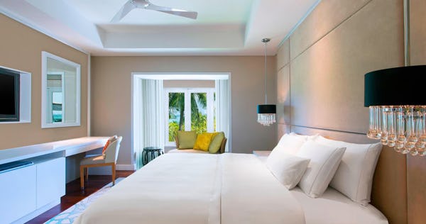 1 Bedroom Suite 1 King, Partial ocean view