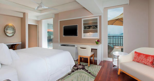 2 Bedroom Suite Bedroom 1: 1 King, Bedroom 2: 2 Twin, Ocean view