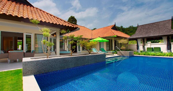 2 Bedroom Villa Bedroom 1: 1 King, Bedroom 2: 2 Twin, Private pool