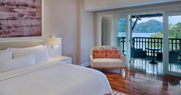 Guest room 1 King, Partial ocean view