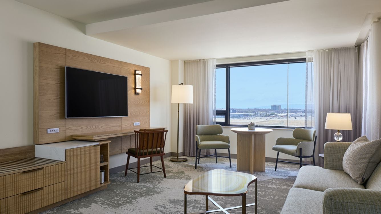 the-westin-los-angeles-airport-usa-deluxe-corner-suite-01_3689