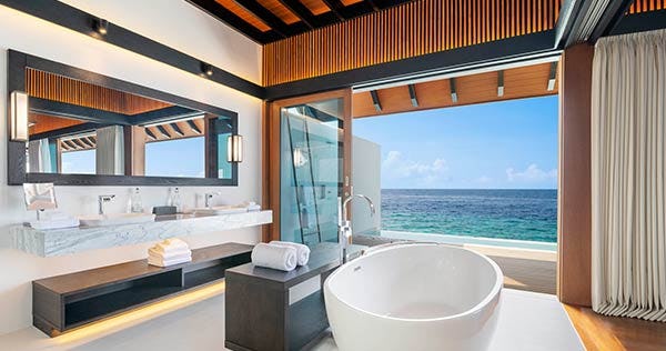 the-westin-maldives-miriandhoo-resort-overwater-suite-with-pool-02_10543