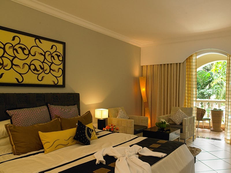 the-zuri-white-sands-goa-resort-and-casino-permium-room-01_1324