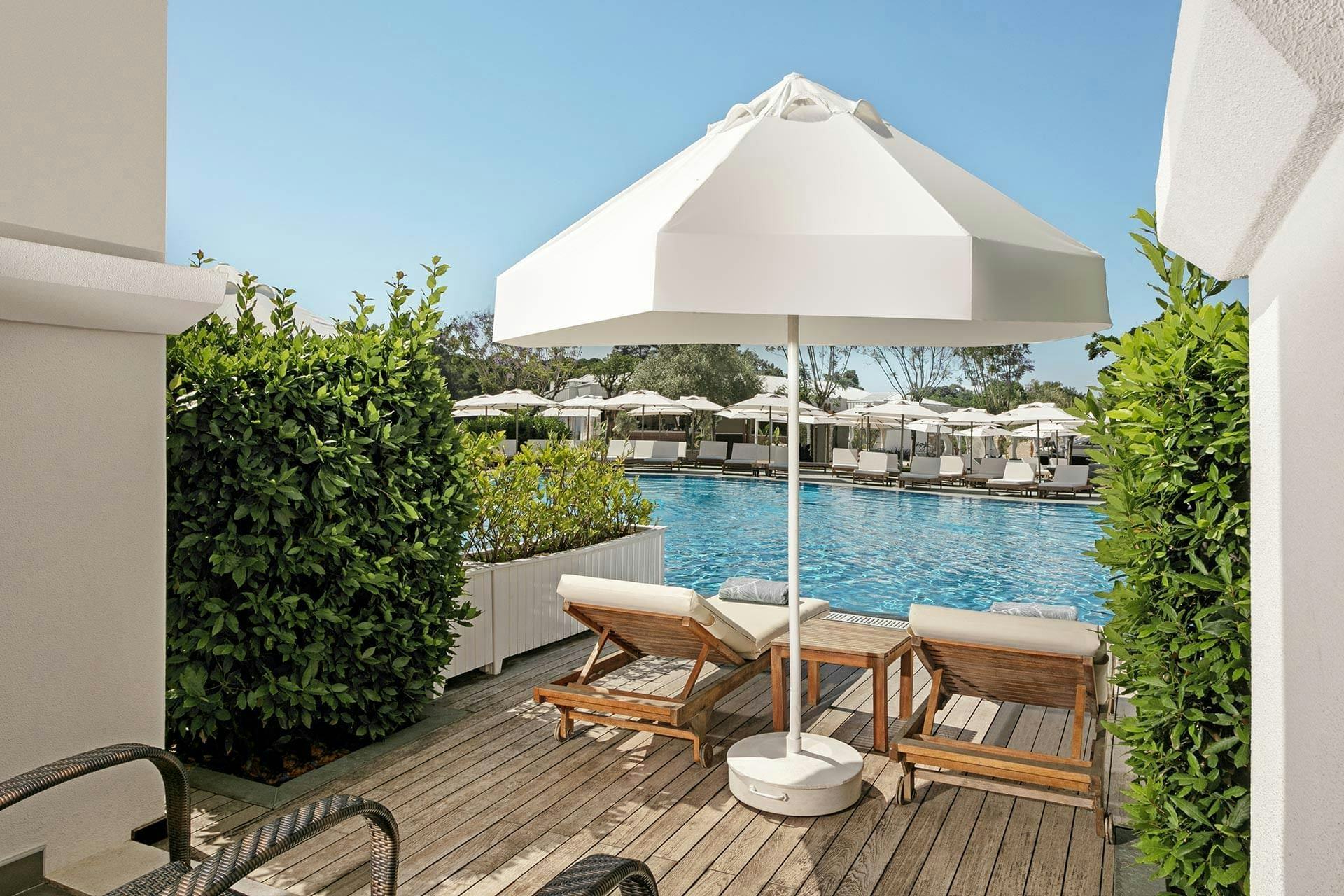 Family Pool Suite Swim-up