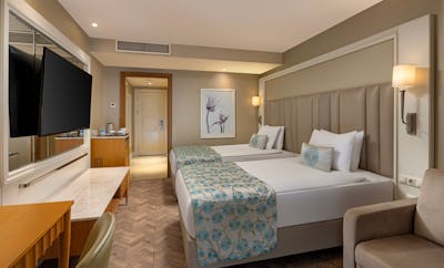 Annex Standard Swim-up Room