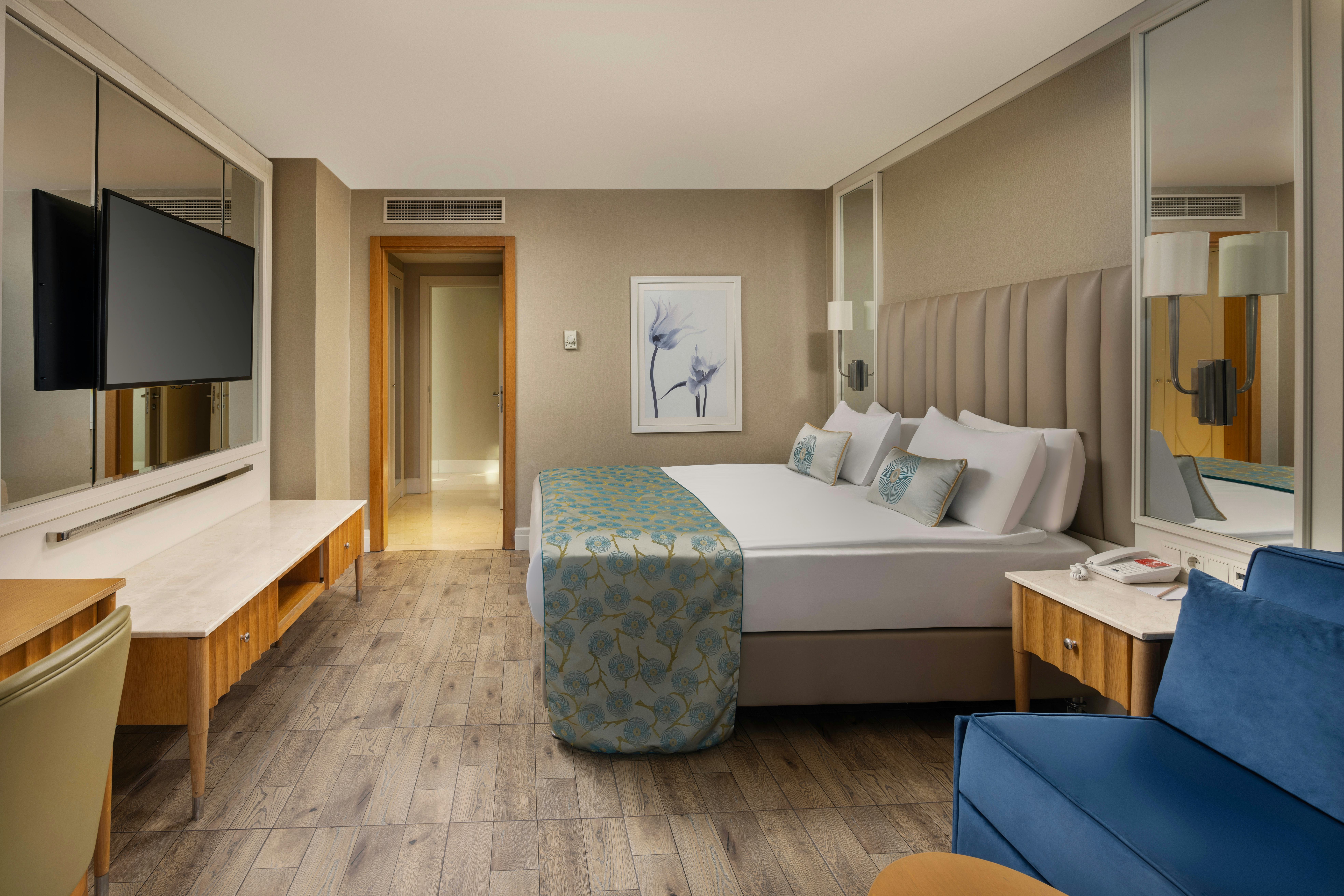 titanic-deluxe-lara-antalya-junior-suite-01_11213