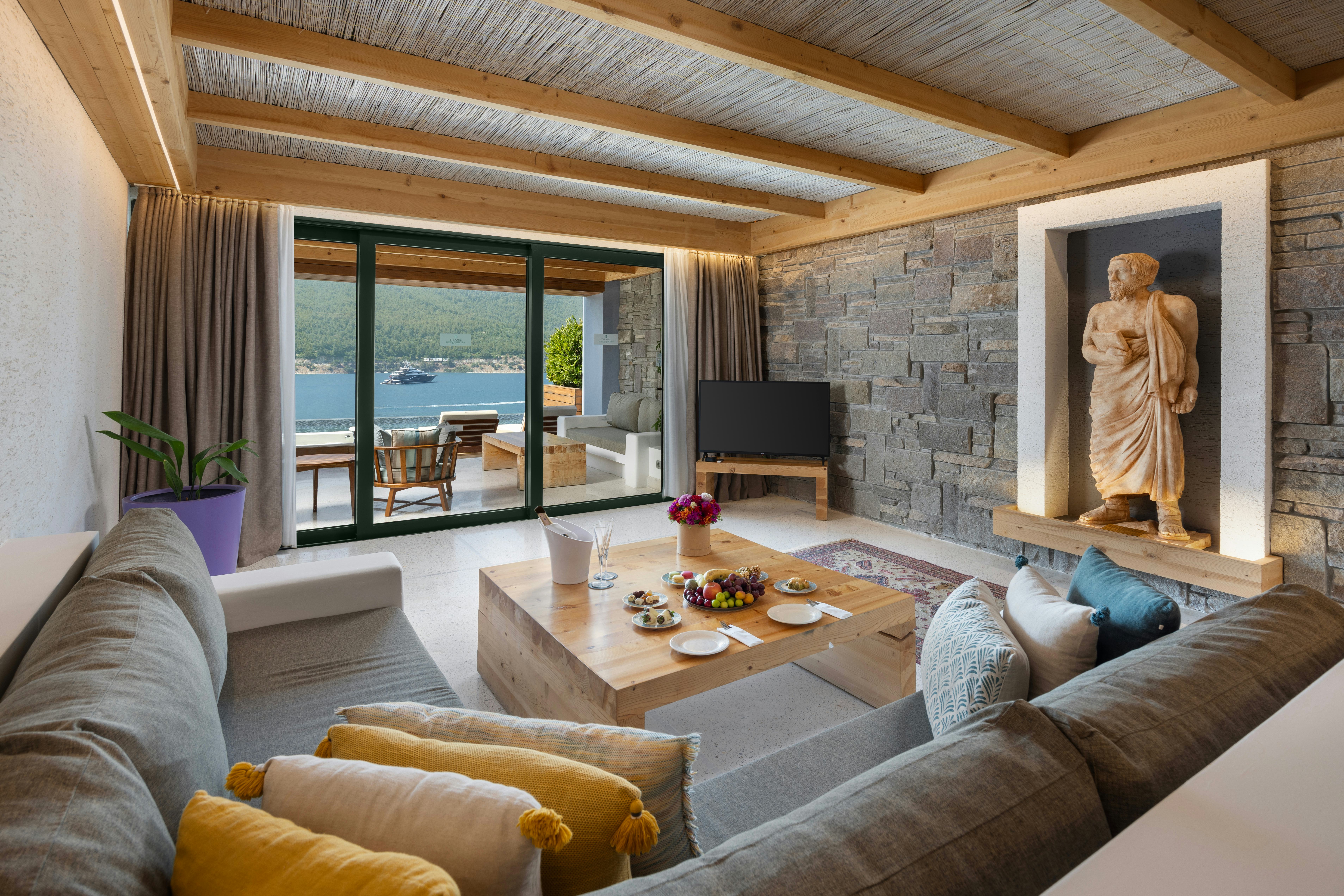 Exclusive Swim-up Room