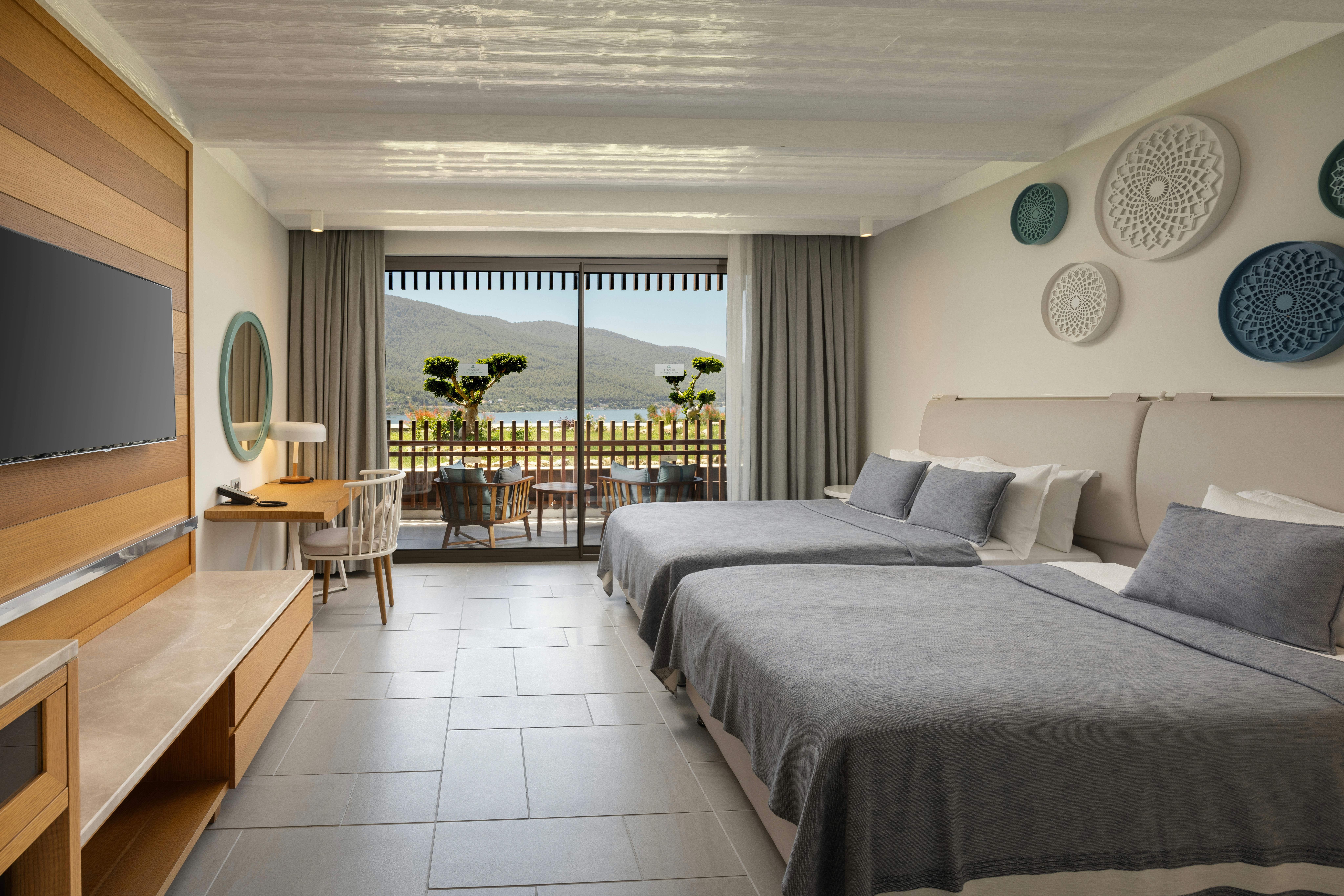 Standard Partial Sea View Room