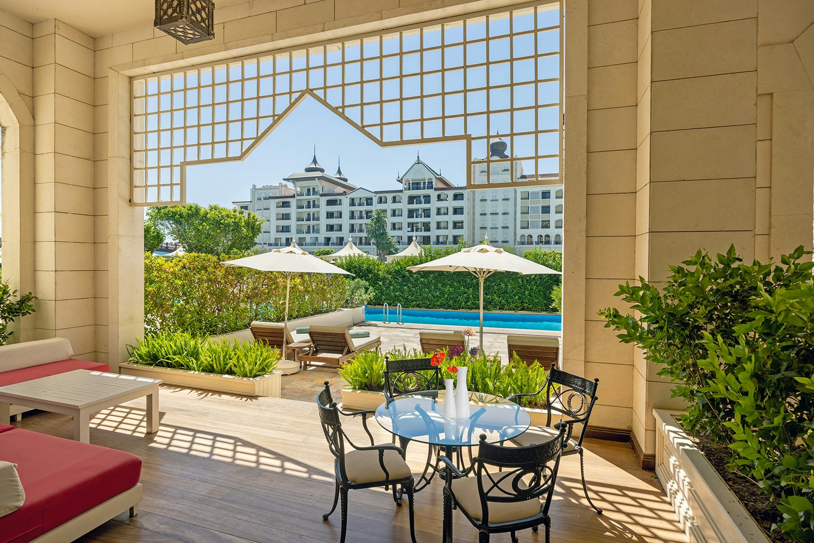 titanic-mardan-palace-antalya-pool-duplex-suite-swim-up-01_11269