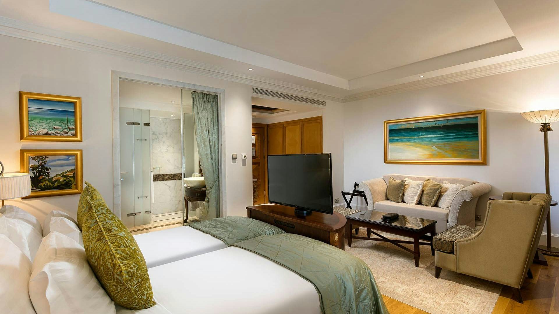 titanic-mardan-palace-antalya-premium-side-sea-pool-view-room-01_11269