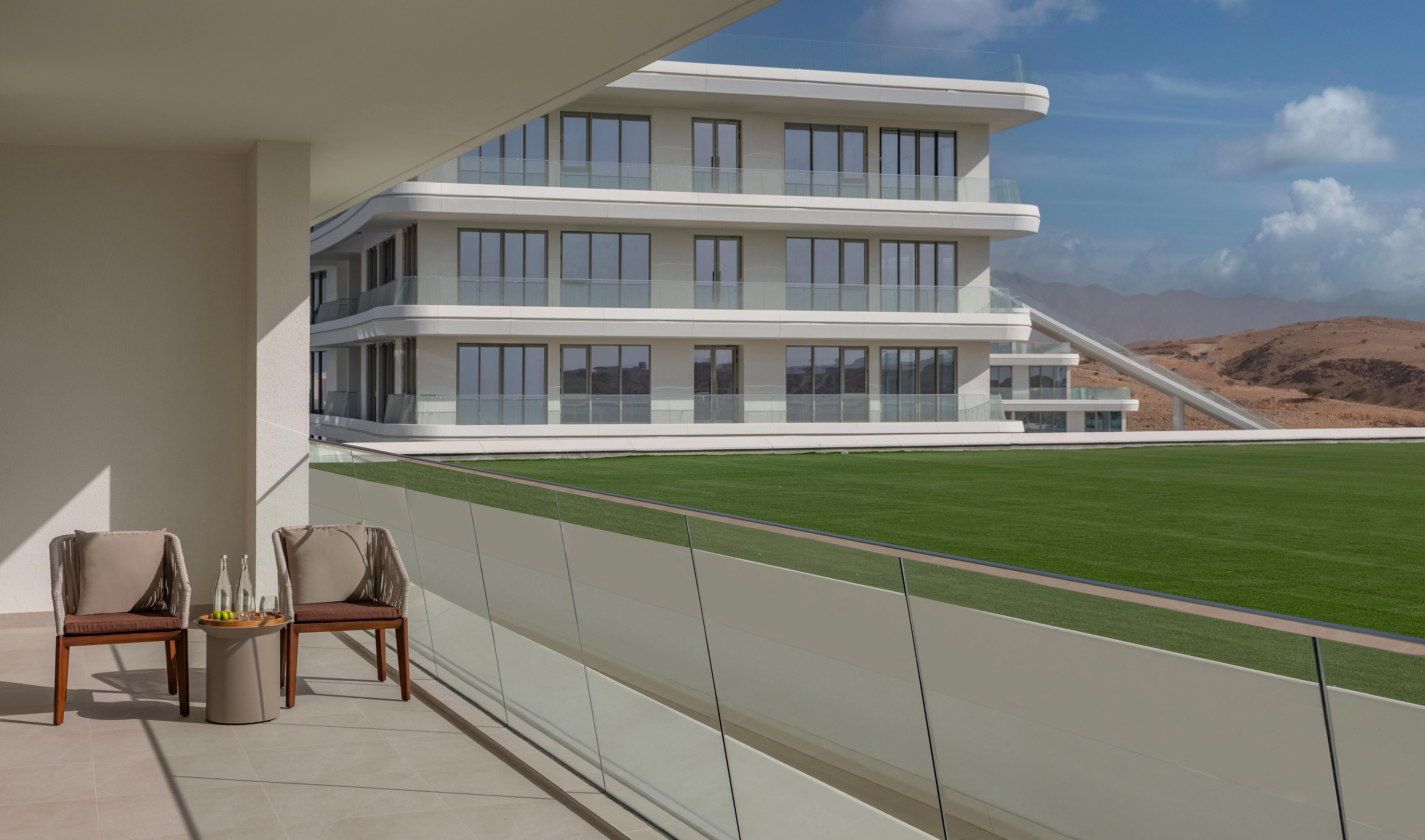 tivoli-la-vie-muscat-hotel-and-residences-junior-golf-view-suite-with-balcony-01_13691