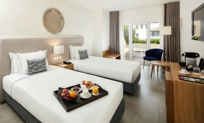 SUPERIOR ROOM WITH POOL VIEW