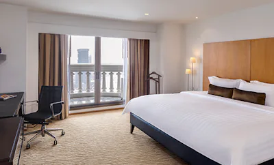 Tower Club Suite River View with Lounge