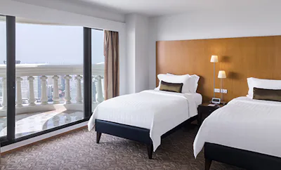 Tower Club Suite River View with Lounge