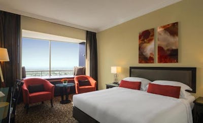 WINDOW-SEAT VIEW ROOM - KING OR TWIN BEDS