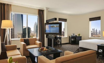 FAMILY ROOM - KING BED