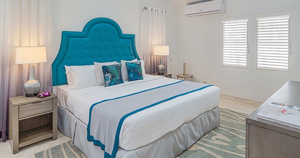 treasure-beach-by-elegant-hotels-luxury-ocean-view-one-bedroom-suite-01_4880