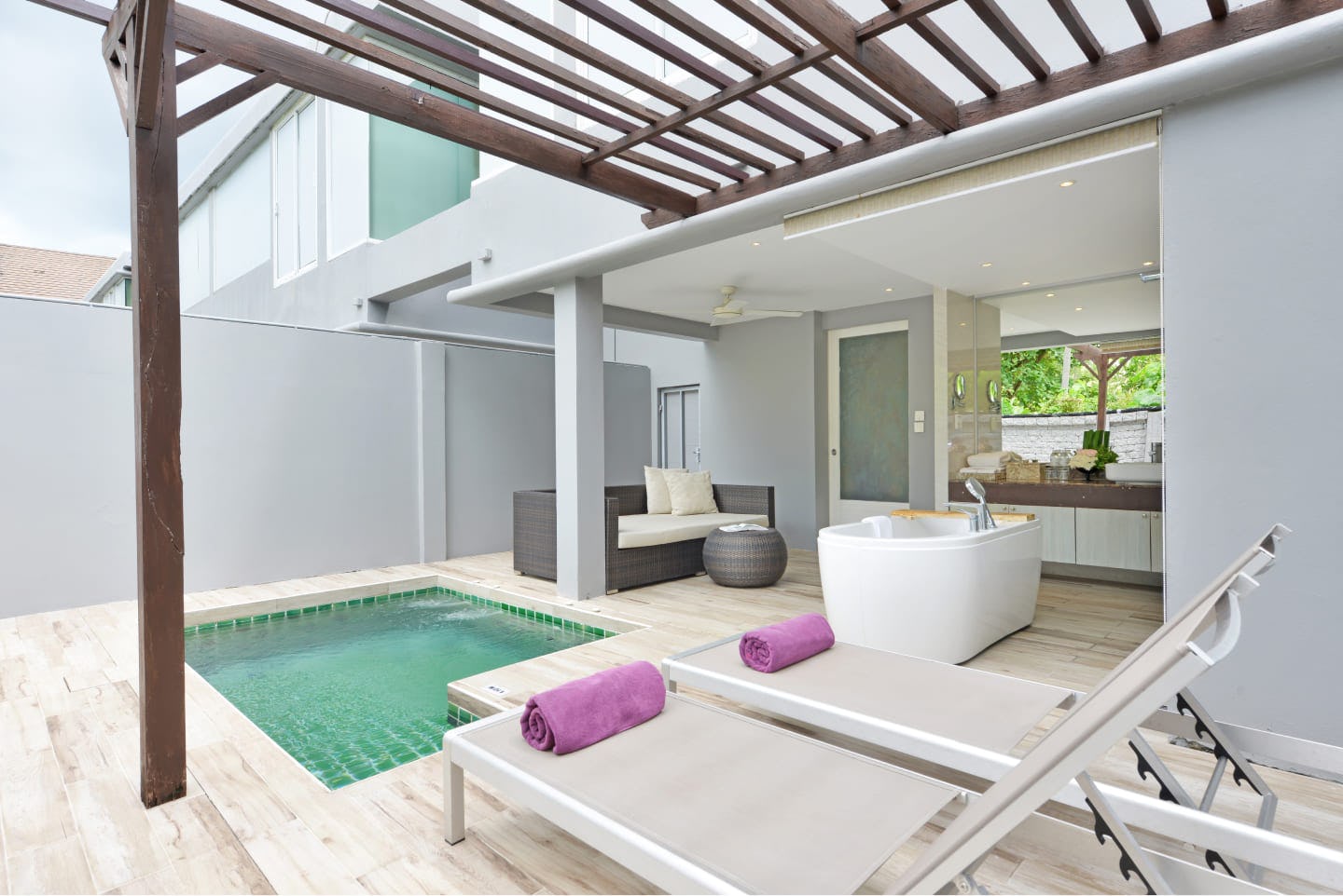 PRIVATE POOL DELUXE ROOM