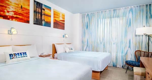 universals-endless-summer-resort-dockside-inn-and-suites-standard-room-01_10920