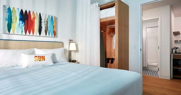 universals-endless-summer-resort-surfside-inn-and-suites-2-bedroom-suites-02_10921