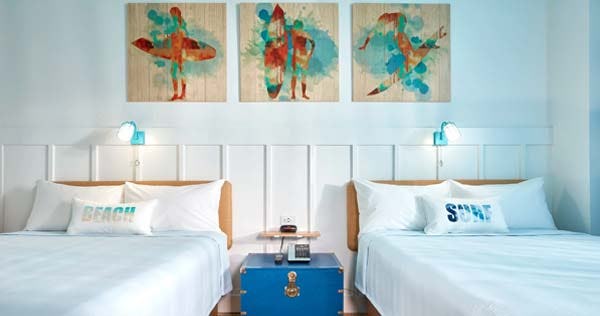 universals-endless-summer-resort-surfside-inn-and-suites-standard-room-02_10921