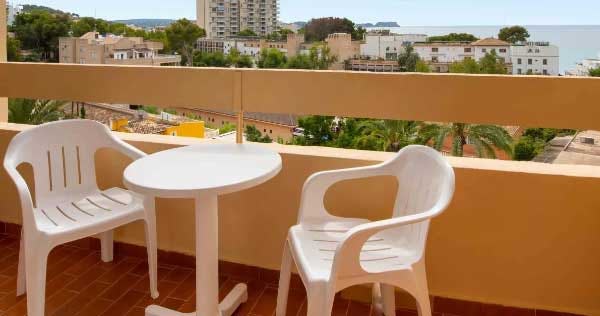 valentin-reina-paguera-standard-double-room-with-terrace-sea-view-01_11451