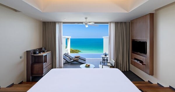 Premium Ocean Pool One Bedroom Suite