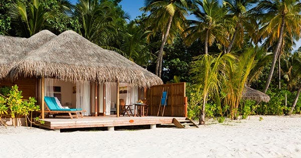 veligandu-island-resort-and-spa-jacuzzi-beach-villas-01_219
