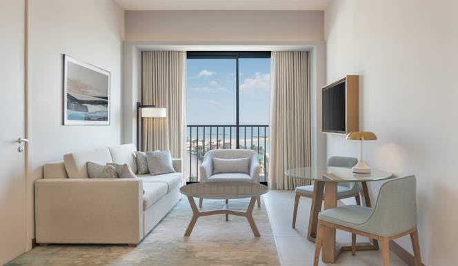 vida-beach-resort-marassi-al-bahrain-deluxe-sea-view-suite_11287