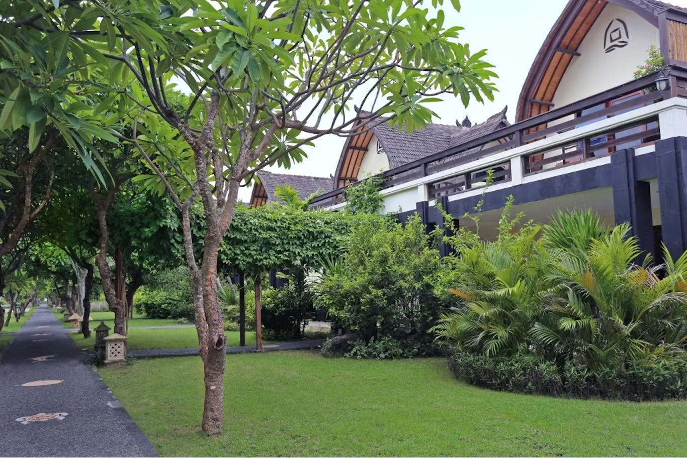 vila-ombak-lombok-lumbung-terrace-02_13220