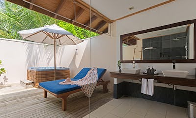 Jacuzzi Beach Villas