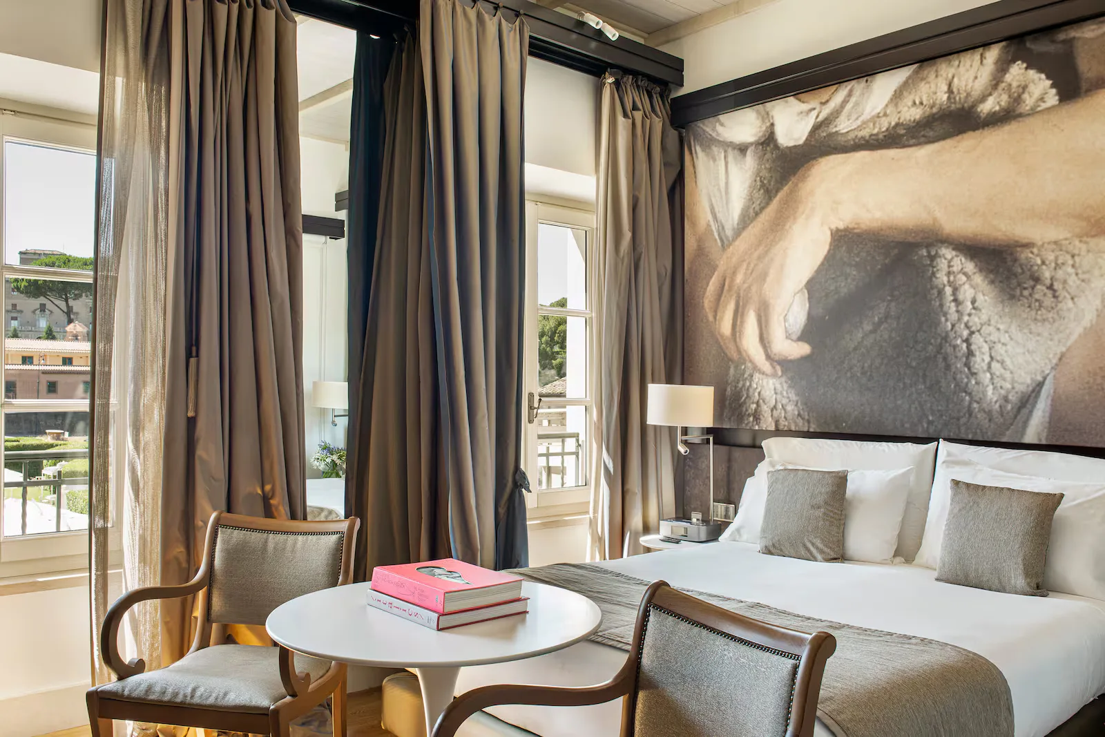 villa-agrippina-gran-melia-rome-italy-premier-room-01_13367