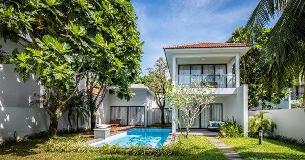 3-Bedroom Villa with Lake View