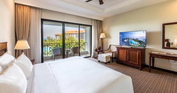 vinpearl-resort-and-spa-phu-quoc-vietnam-deluxe-sea-view-double-bed_12449