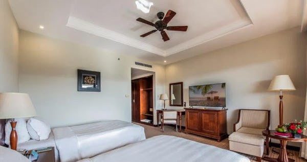vinpearl-resort-and-spa-phu-quoc-vietnam-deluxe-sea-view-twin-beds-01_12449
