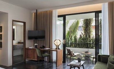 Deluxe Twin Pool View