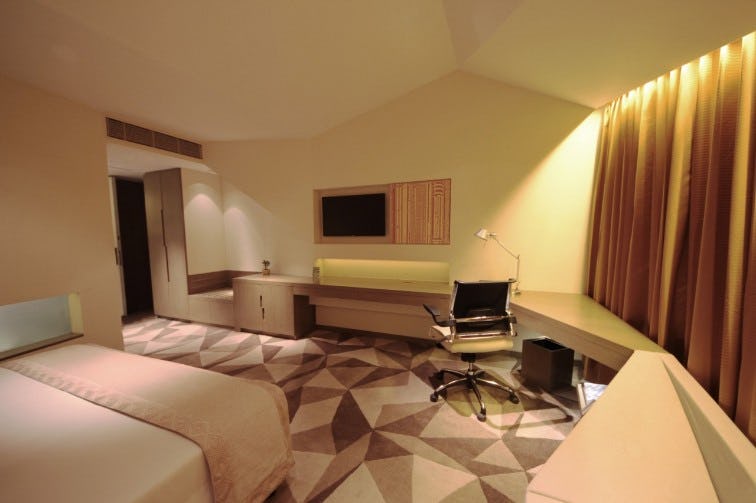 vivanta-by-taj-dwarka-new-delhi-superior-room-city-view-king-bed_6618