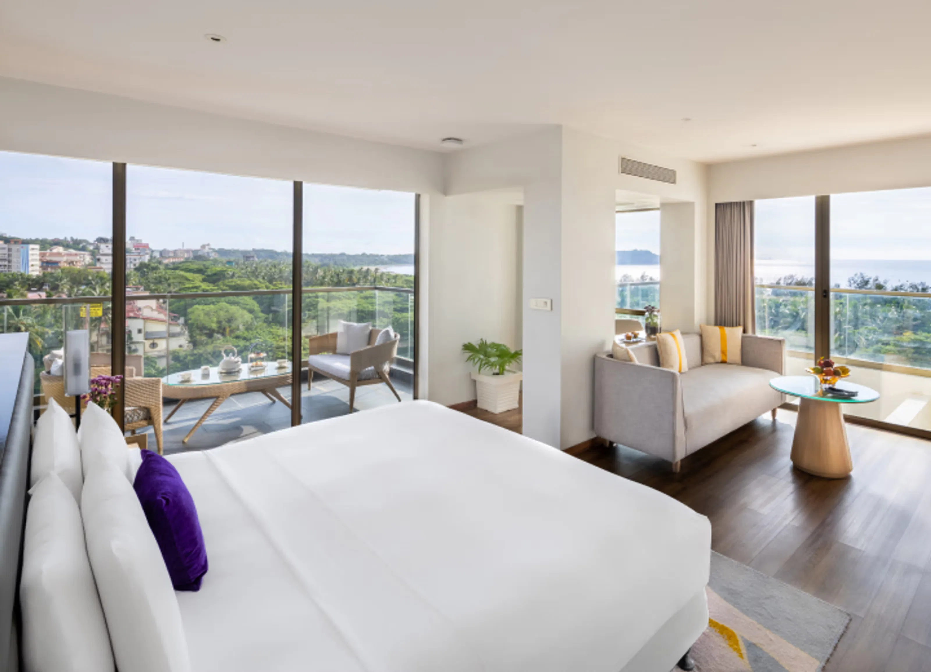vivanta-goa-miramar-executive-room-king-bed-sea-view-with-balcony_13247
