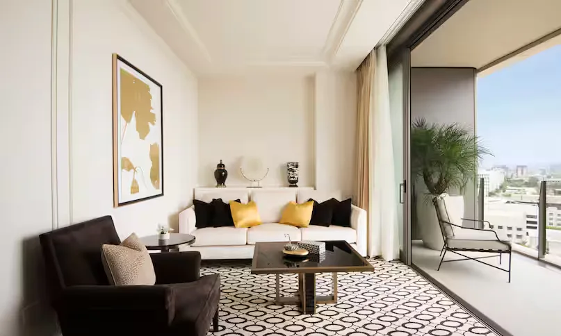 waldorf-astoria-beverly-hills-los-angeles-deluxe-corner-junior-suite-terrace-and-view_10103