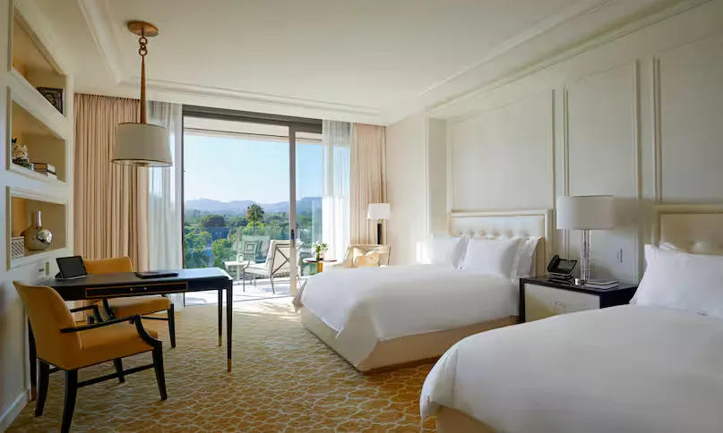 waldorf-astoria-beverly-hills-los-angeles-deluxe-two-queen-room-with-terrace-and-view_10103