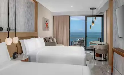 DELUXE OCEAN FRONT 2 QUEEN BEDS GUESTROOM