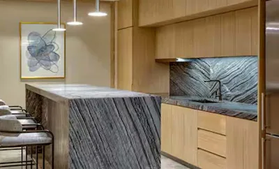 OCEAN FRONT SWIM UP MASTER CORNER SUITE