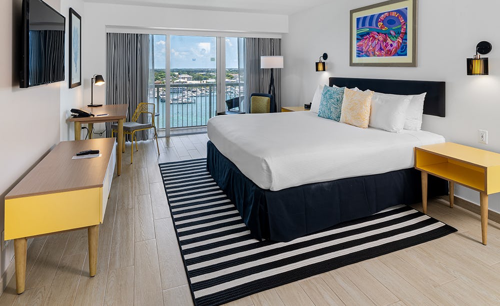 warwick-paradise-island-bahamas-harbour-deluxe-balcony_3159