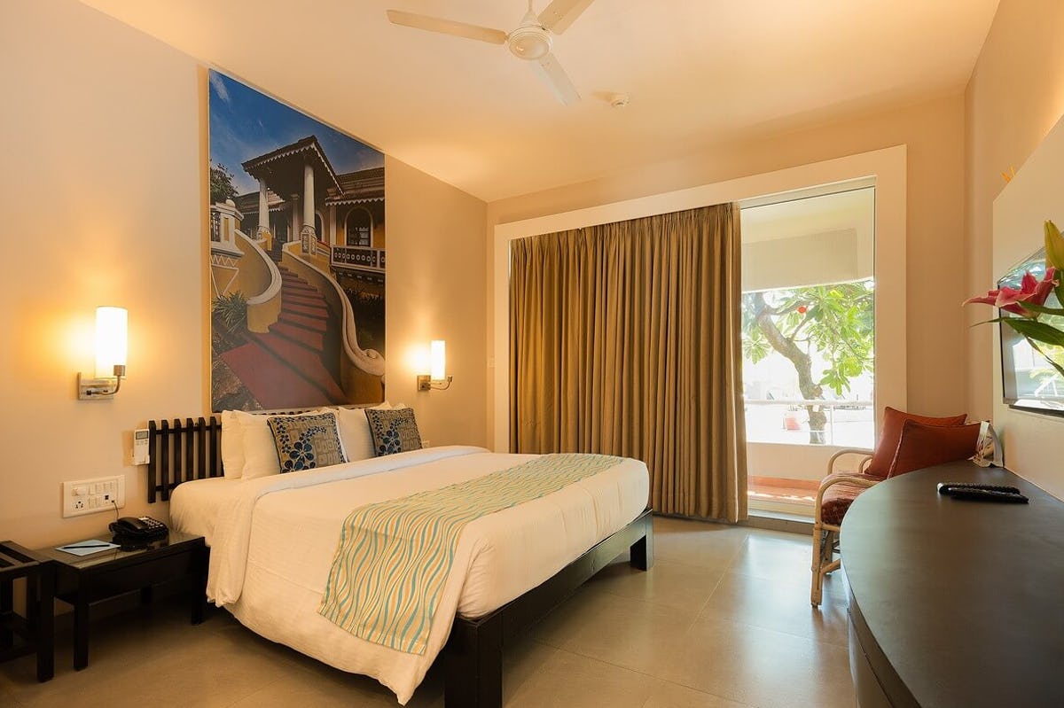 whispering-palms-beach-resort-goa-villa-balcony-room_1333