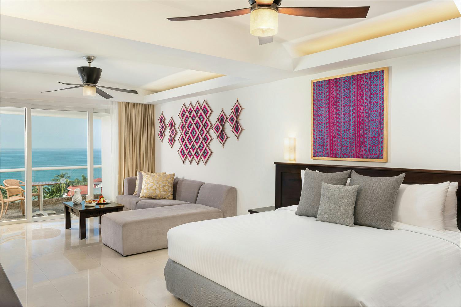 wyndham-alltra-vallarta-all-inclusive-resort-mexico-junior-suite-ocean-view-02_9246